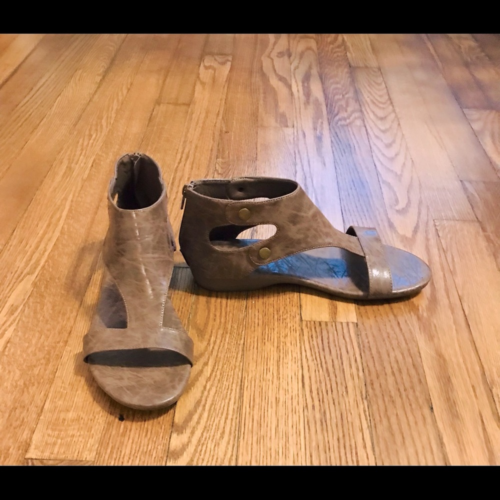 Boutique by Corkys Tan Sandals